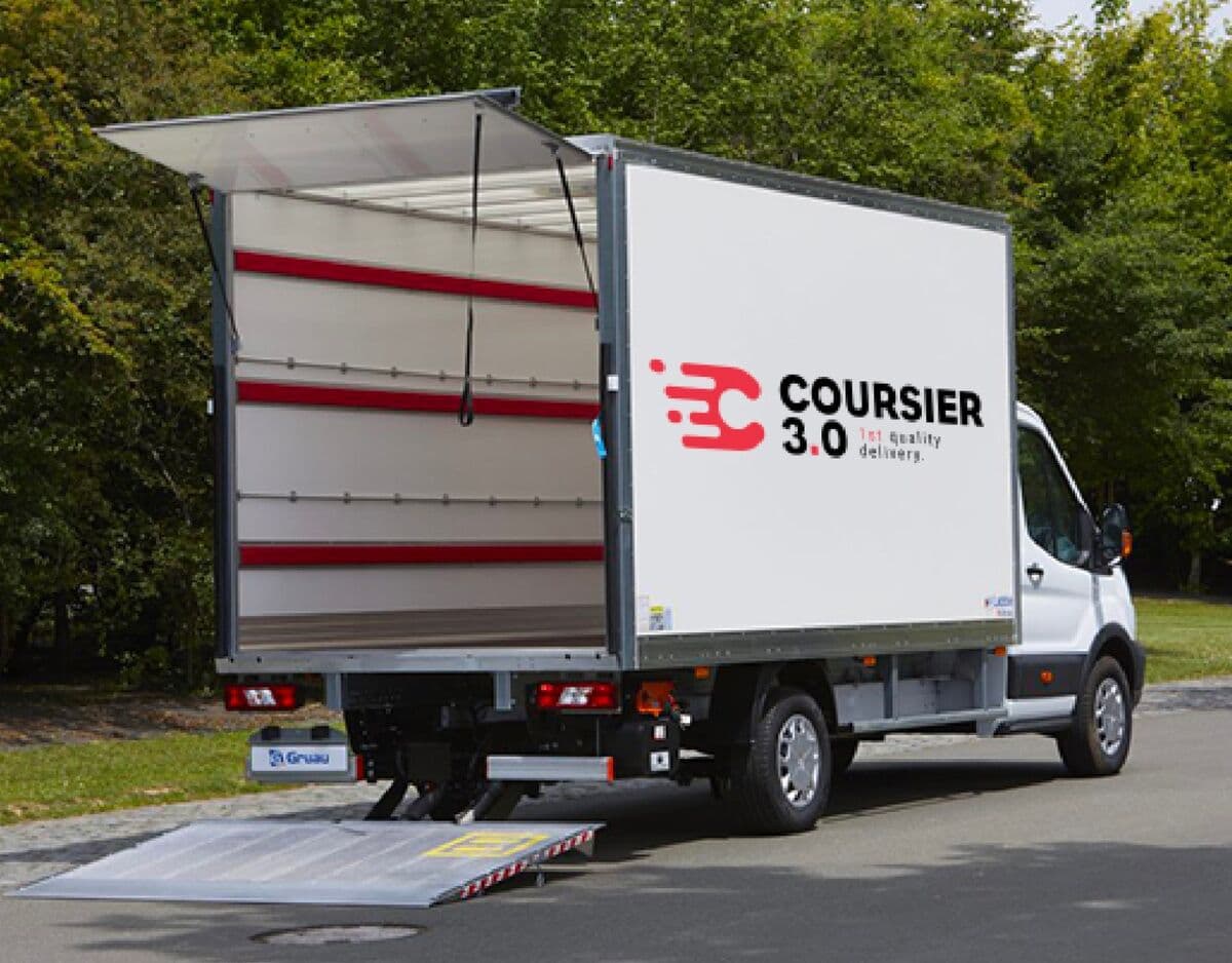Camion 20 m³ avec hayon COURSIER 3.0, logistique événementielle et mode